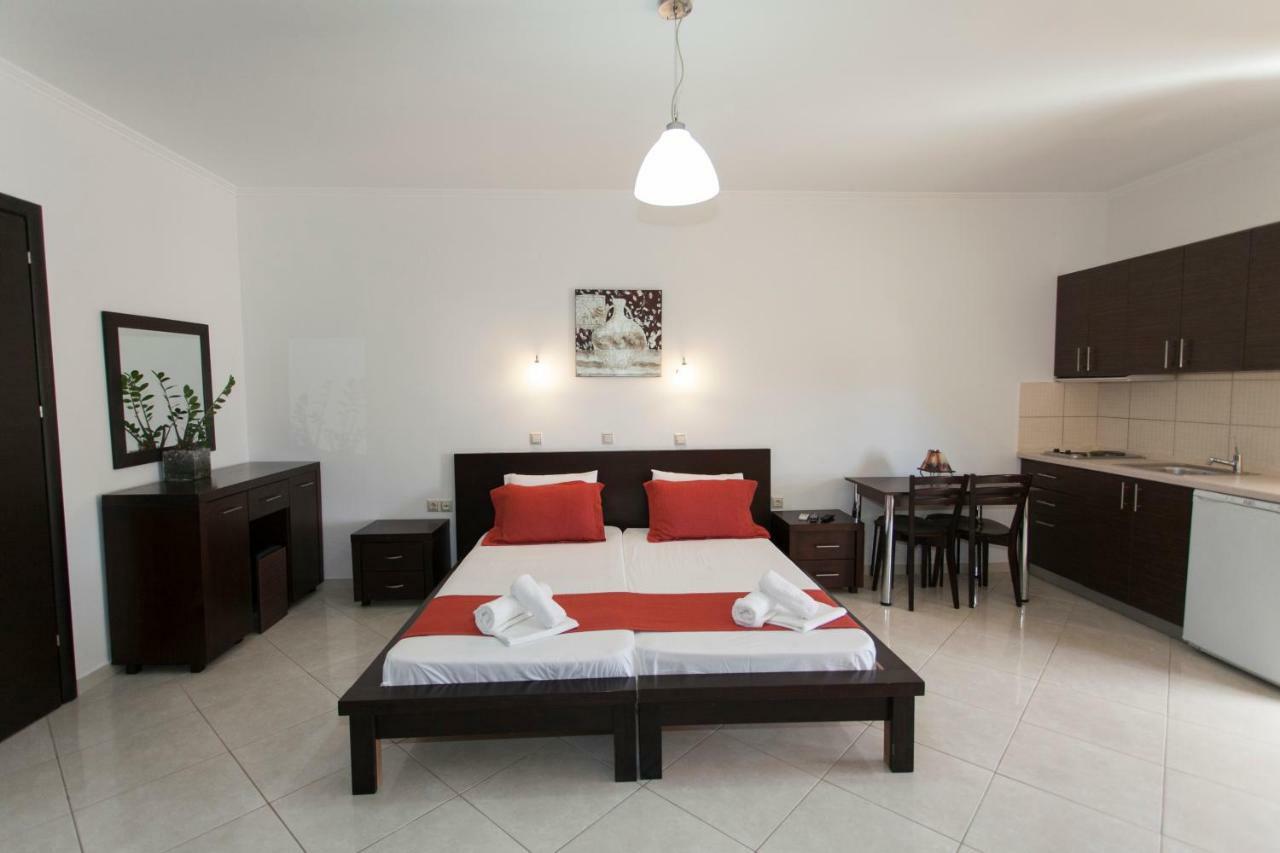 Siarbas Hotel Paralia Vrachou Esterno foto